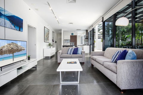 Ultra Broadbeach - Accommodation Yamba 23