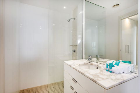 Ultra Broadbeach - Accommodation Yamba 28