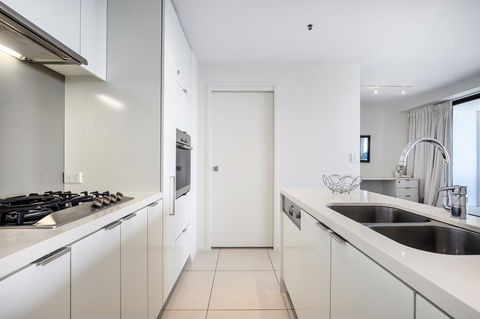 Ultra Broadbeach - Accommodation Yamba 35