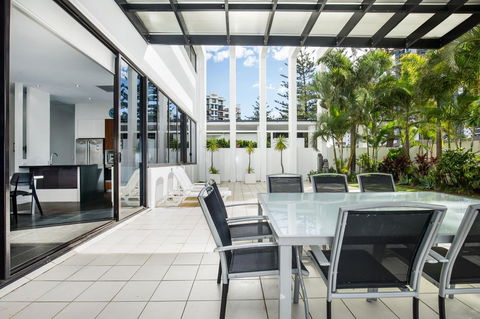 Ultra Broadbeach - Accommodation Yamba 26