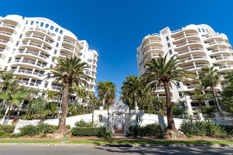 ULTIQA Burleigh Mediterranean Resort - Accommodation Yamba 13