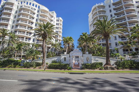 ULTIQA Burleigh Mediterranean Resort - Accommodation Yamba 19