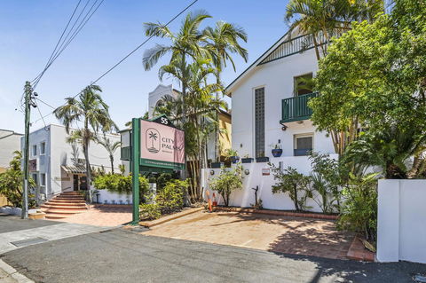 City Palms Brisbane - Accommodation Yamba 0