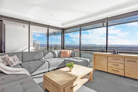 Holiday Holiday Circle On Cavill Apartments - Accommodation Yamba 24