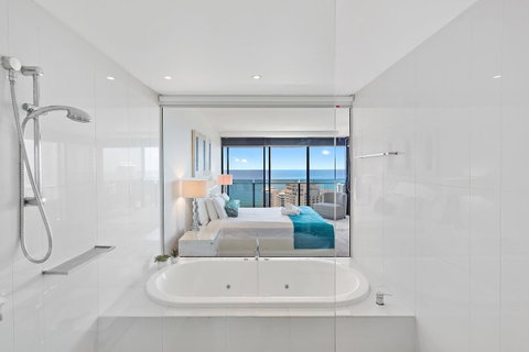 Holiday Holiday Circle On Cavill Apartments - Accommodation Yamba 39