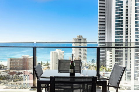 Holiday Holiday Circle On Cavill Apartments - Accommodation Yamba 16