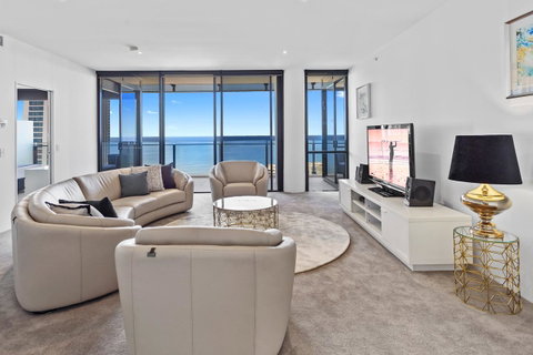 Holiday Holiday Circle On Cavill Apartments - Accommodation Yamba 1