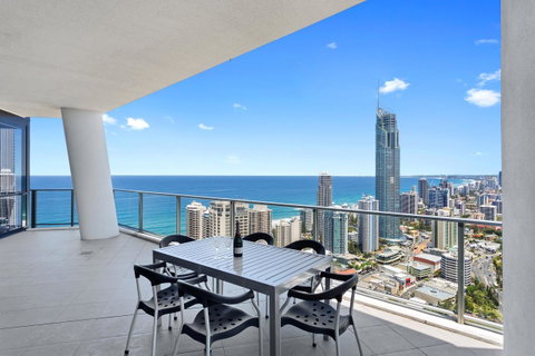 Holiday Holiday Circle On Cavill Apartments - Accommodation Yamba 5