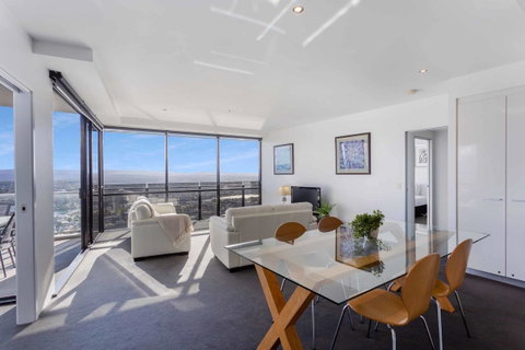 Holiday Holiday Circle On Cavill Apartments - Accommodation Yamba 21