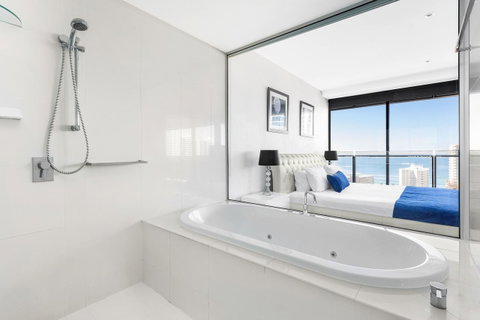Holiday Holiday Circle On Cavill Apartments - Accommodation Yamba 19