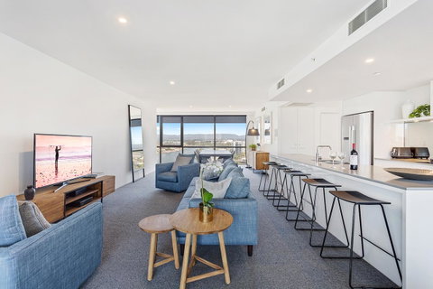 Holiday Holiday Circle On Cavill Apartments - Accommodation Yamba 2