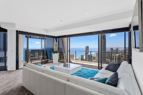 Holiday Holiday Circle On Cavill Apartments - Accommodation Yamba 4