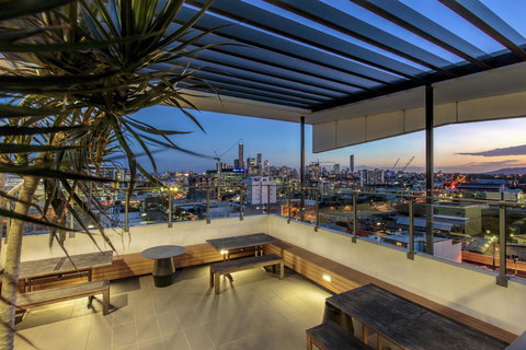 Code Apartments - Accommodation Yamba 2