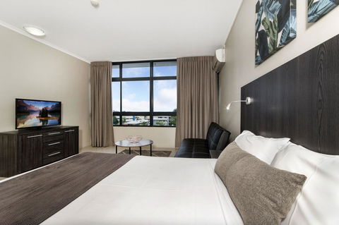 Sunshine Tower Hotel - Accommodation Yamba 9