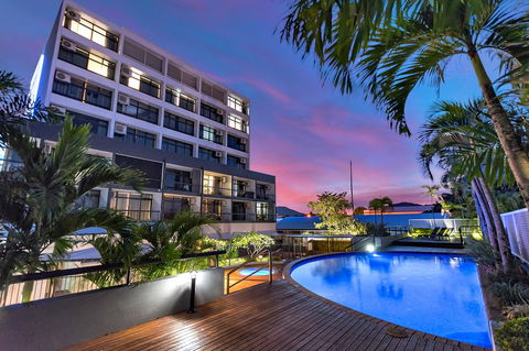 Sunshine Tower Hotel - Accommodation Yamba 0
