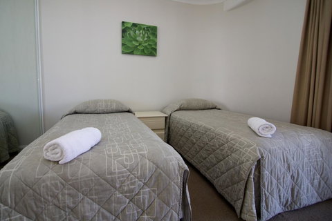 Surfers Mayfair - Accommodation Yamba 9