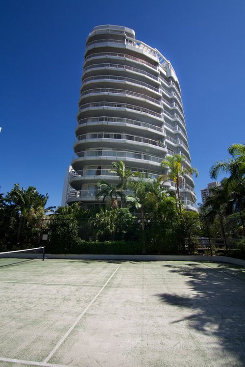 Surfers Mayfair - Accommodation Yamba 2