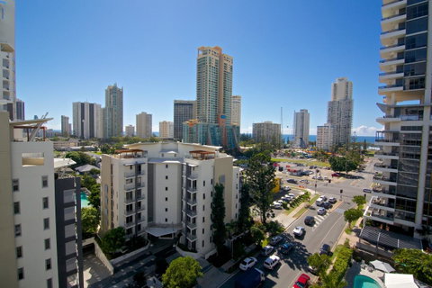 Surfers Mayfair - Accommodation Yamba 4