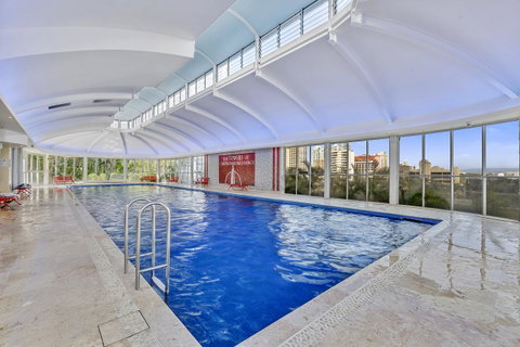 Chevron Renaissance - HR Surfers Paradise - Accommodation Yamba 4