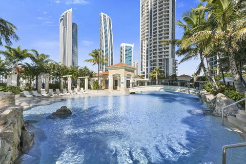 Chevron Renaissance - HR Surfers Paradise - Accommodation Yamba 1