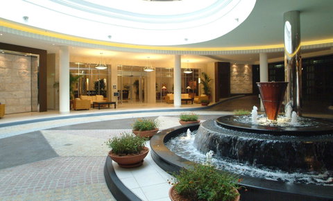 Chevron Renaissance - HR Surfers Paradise - Accommodation Yamba 21