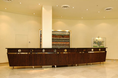 Chevron Renaissance - HR Surfers Paradise - Accommodation Yamba 23