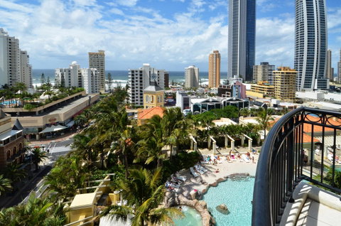 Chevron Renaissance - HR Surfers Paradise - Accommodation Yamba 30
