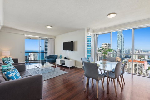 Chevron Renaissance - HR Surfers Paradise - Accommodation Yamba 3