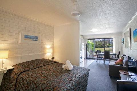 Regency Waterfront Noosa - Accommodation Yamba 10