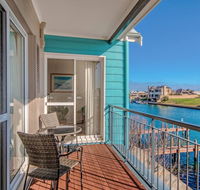 Waters Edge Apartment with Jetty - Accommodation Yamba