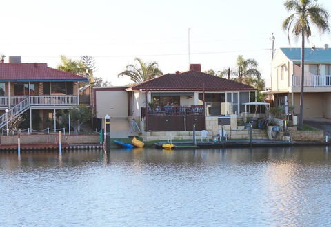 Waterside Resort Style - Accommodation Yamba 2