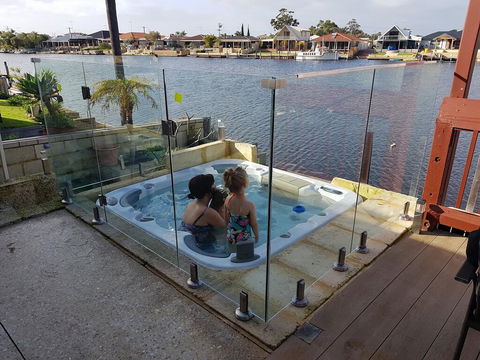 Waterside Resort Style - Accommodation Yamba 1