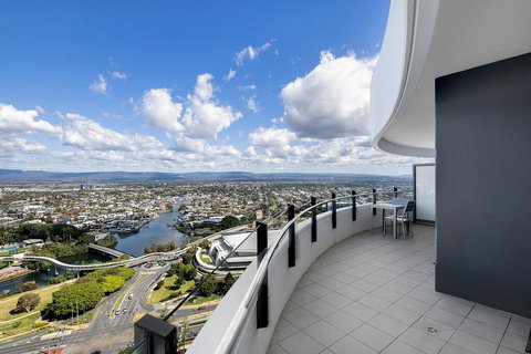 Wave Apartments Broadbeach - Accommodation Yamba 2