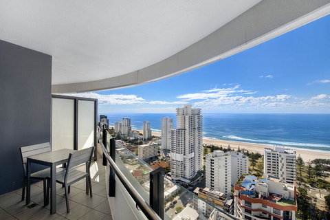 Wave Apartments Broadbeach - Accommodation Yamba 1