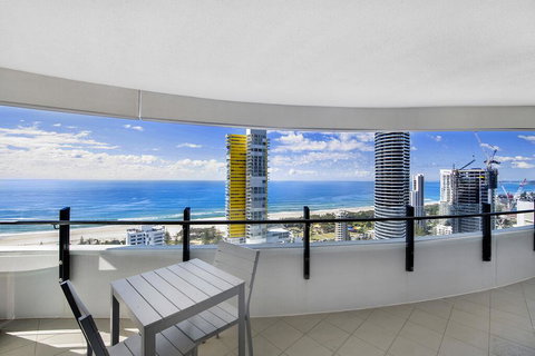 Wave Apartments Broadbeach - Accommodation Yamba 3
