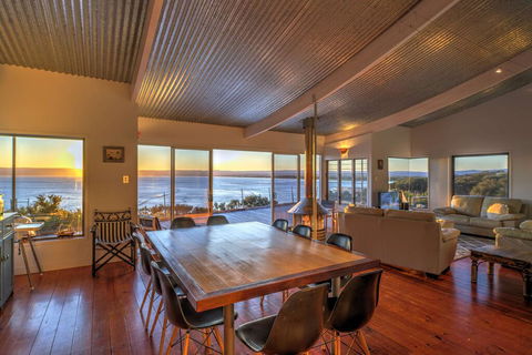 Waves - Accommodation Yamba 0