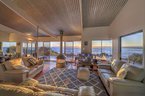 Waves - Accommodation Yamba 1