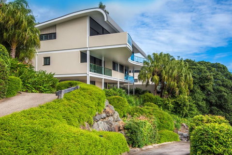 Waves 08 - Accommodation Yamba 1