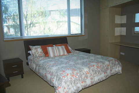 WAVES 203 ON CURRUMBIN - Accommodation Yamba 1