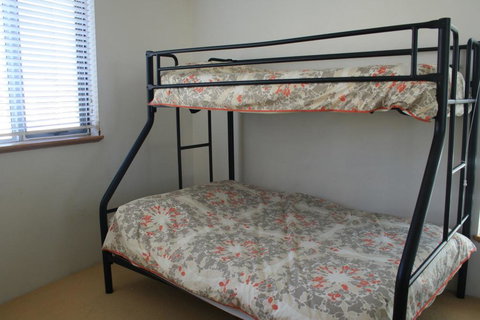 WAVES 203 ON CURRUMBIN - Accommodation Yamba 2