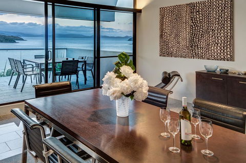 Waves 3 Luxury 3 Bedroom Endless Ocean Views Central Location + Buggy - Accommodation Yamba 0