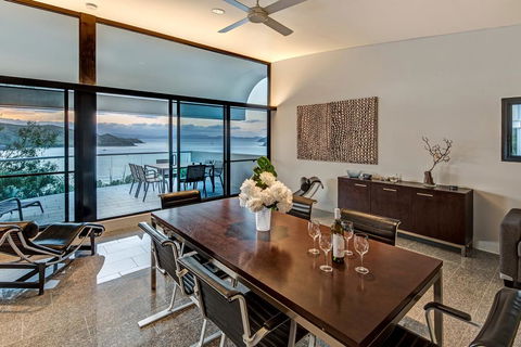 Waves 3 Luxury 3 Bedroom Endless Ocean Views Central Location + Buggy - Accommodation Yamba 2