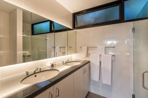 Waves 3 Luxury 3 Bedroom Endless Ocean Views Central Location + Buggy - Accommodation Yamba 1