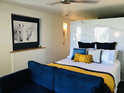 Waves And White Horses Seaview Retreat (adults Only) - Accommodation Yamba 2