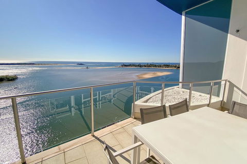 Waves Maroochy River - Accommodation Yamba 2