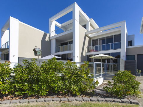WAVES ON KAMALA 13 - Accommodation Yamba 0