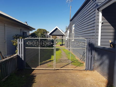 Welcome Stranger Cottage - Accommodation Yamba 2