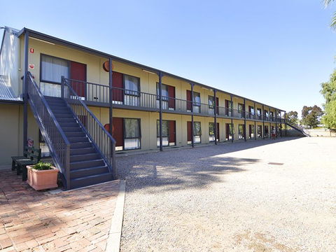 Wentworth Central Motor Inn - Accommodation Yamba 2