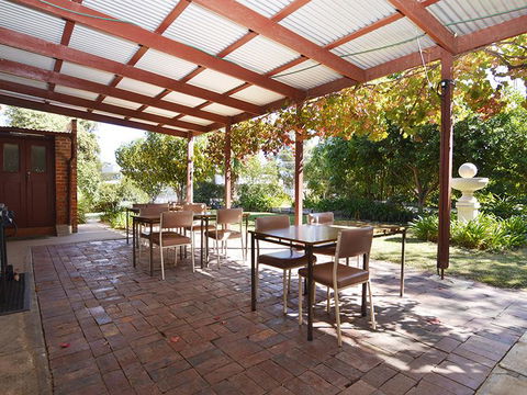 Wentworth Central Motor Inn - Accommodation Yamba 1