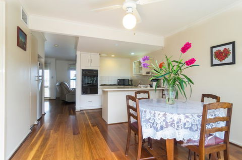 West Lakes Townhouse - Accommodation Yamba 2
